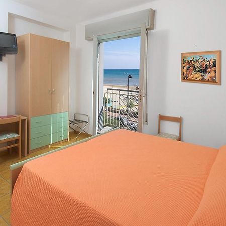 Hotel Dinarica Marotta Eksteriør bilde