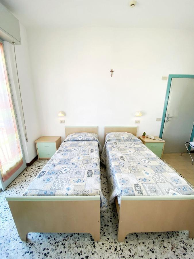 Hotel Dinarica Marotta Eksteriør bilde