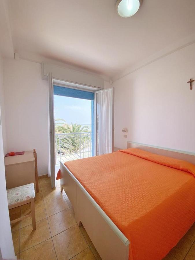 Hotel Dinarica Marotta Eksteriør bilde