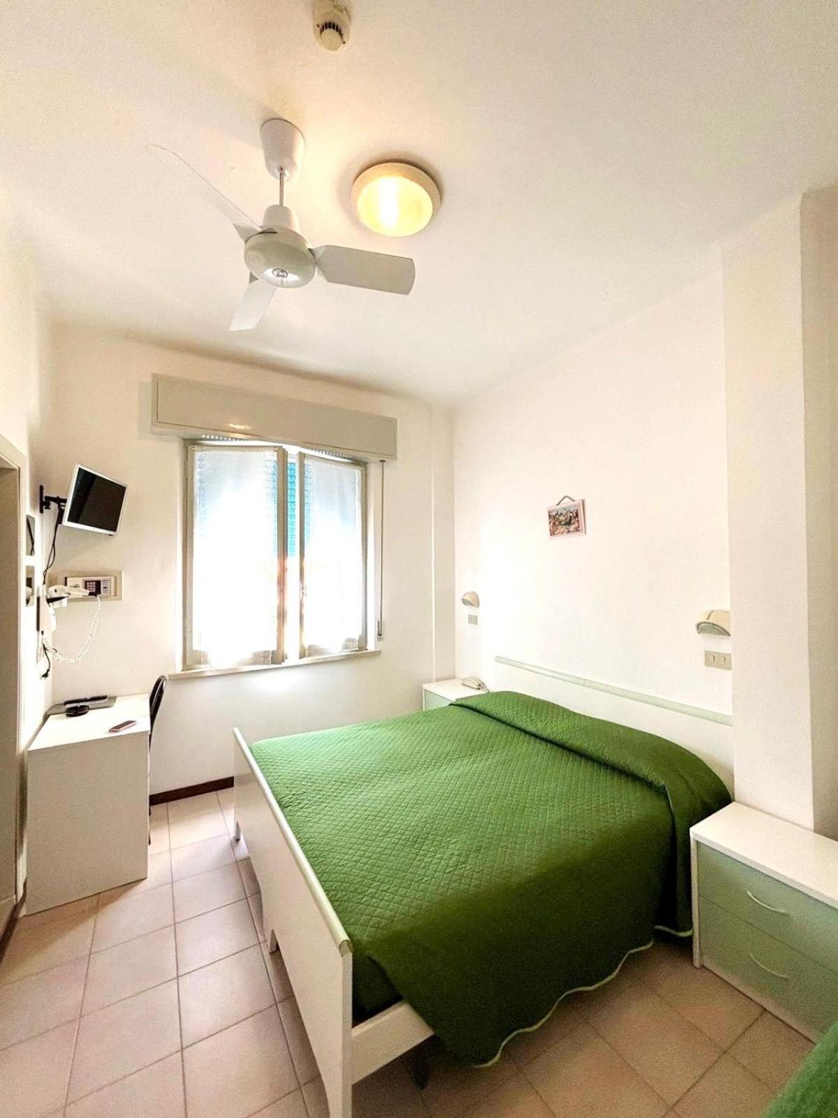 Hotel Dinarica Marotta Eksteriør bilde