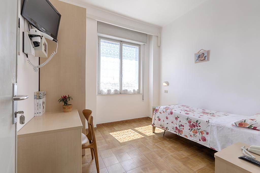 Hotel Dinarica Marotta Eksteriør bilde