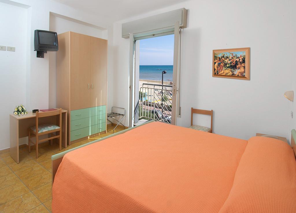 Hotel Dinarica Marotta Eksteriør bilde
